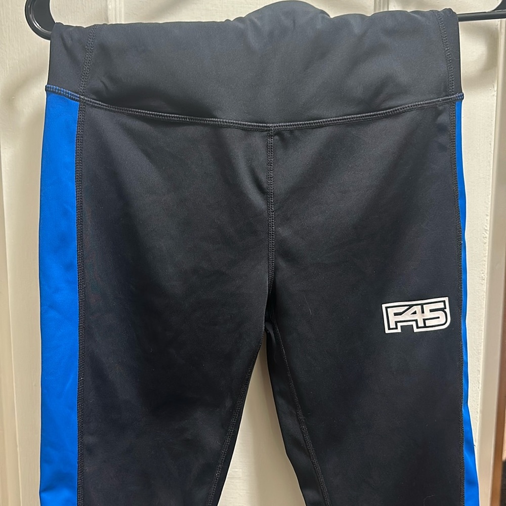 F45 training coach leggings